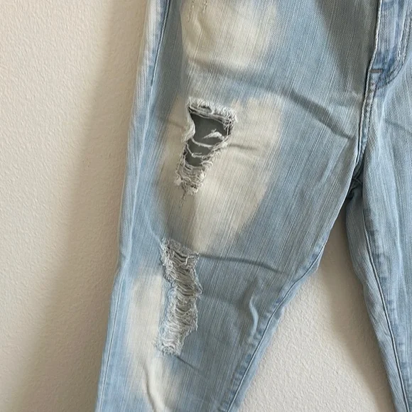 WildFox Distressed Light Blue Jeans Raw Hems - Picture 4 of 8